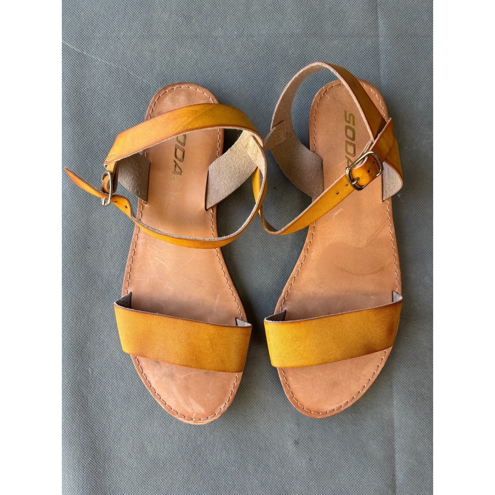 Soda‎ Sandals Women's 8 Brown Leather Open Toe Ankle Strap Casual Summer Flat